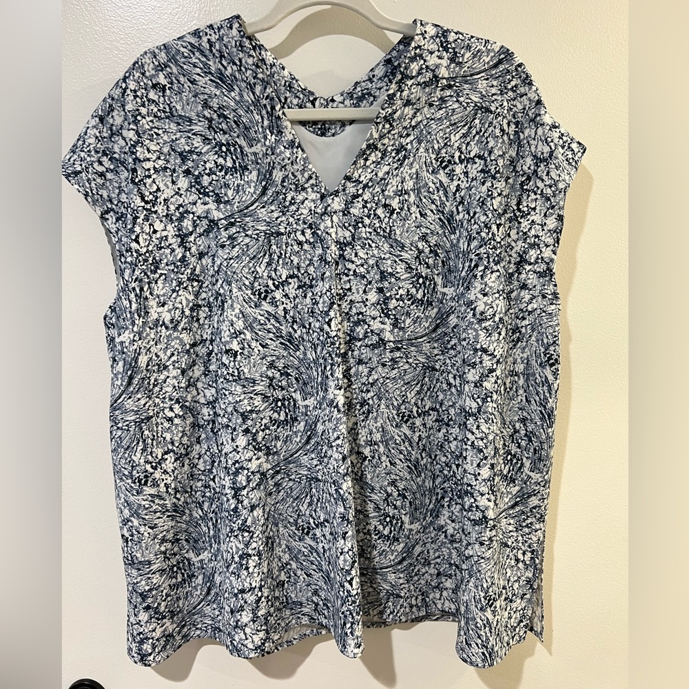 M.M. LaFleur boxy top. Says size L but fits like an XL